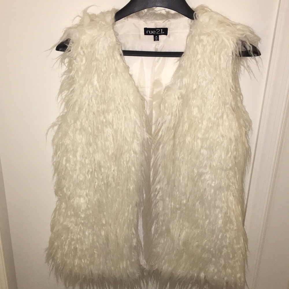 Rue21 White/Cream Fur Vest